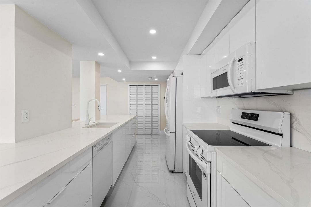010-5460NorthOceanDrive-5B-SingerIsland-