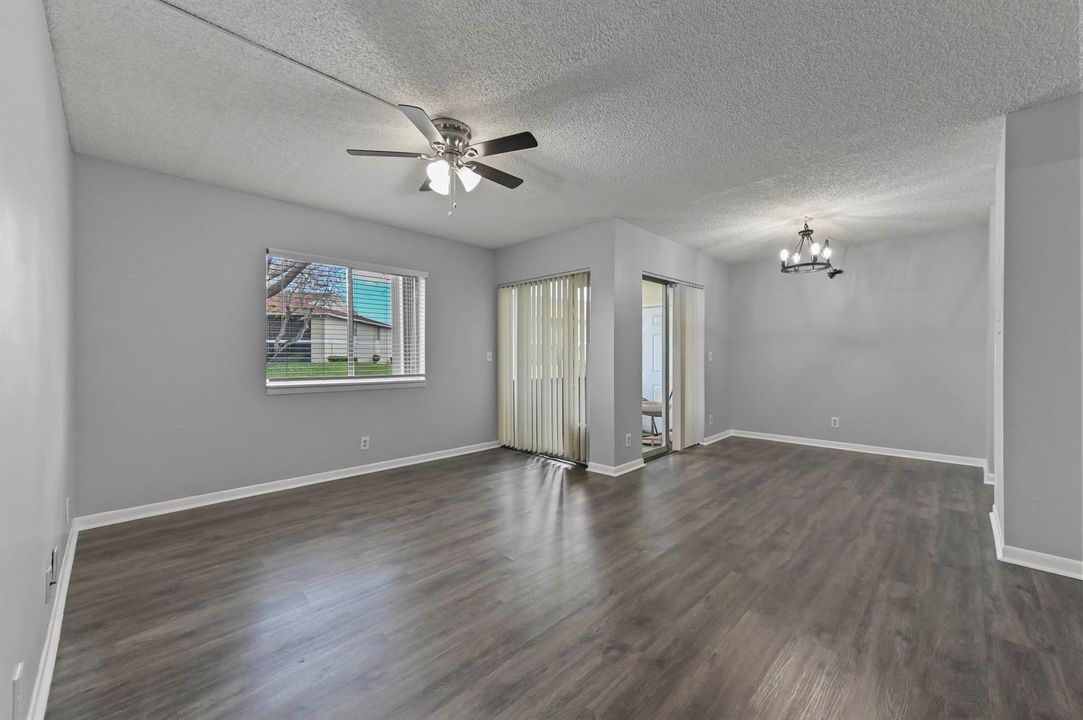 03 Living Room 03