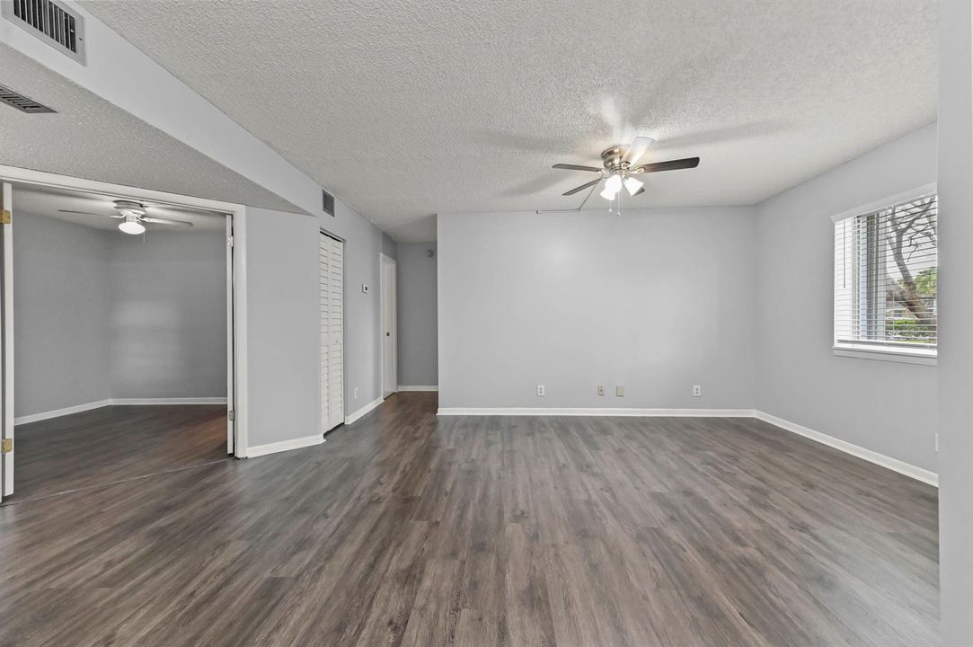 05 Living Room 05