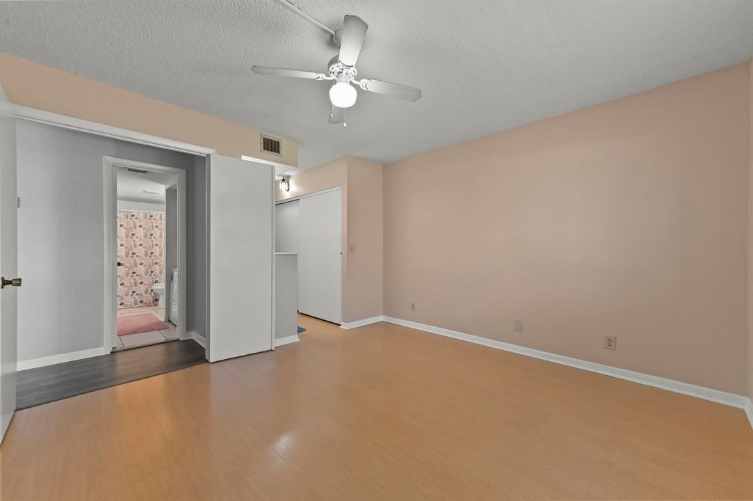 15 Bedroom 05