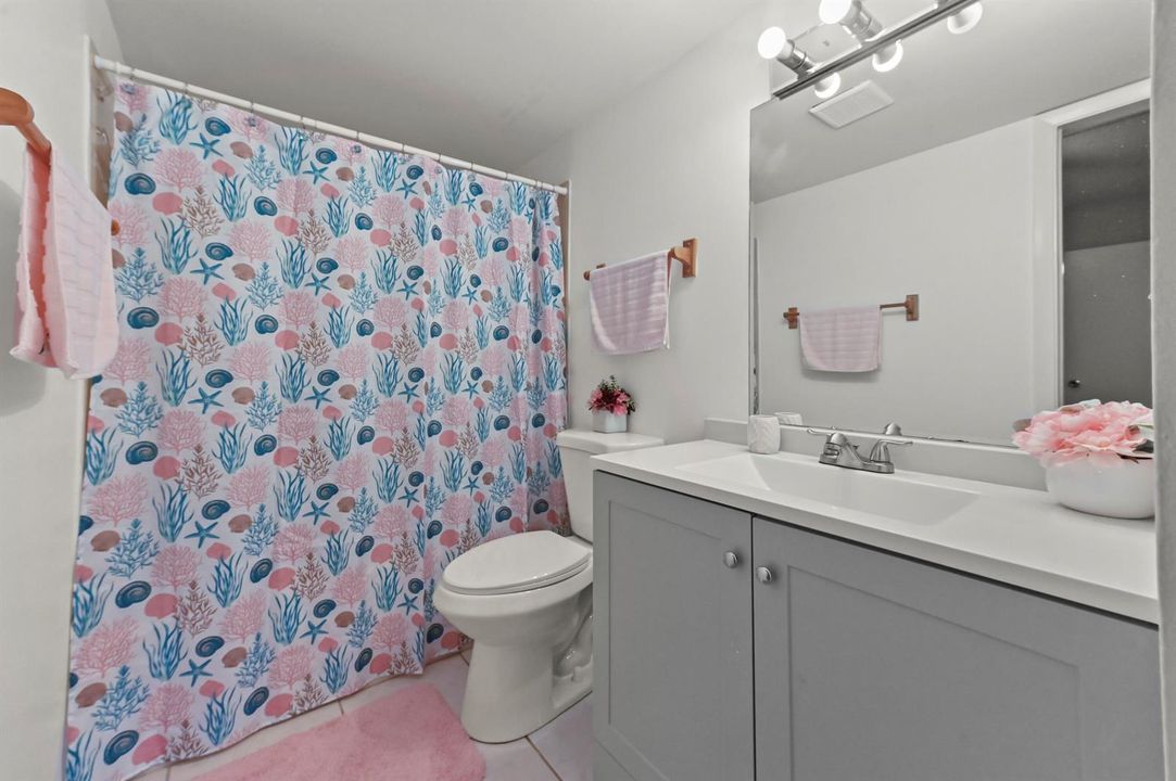 13 Bathroom 01