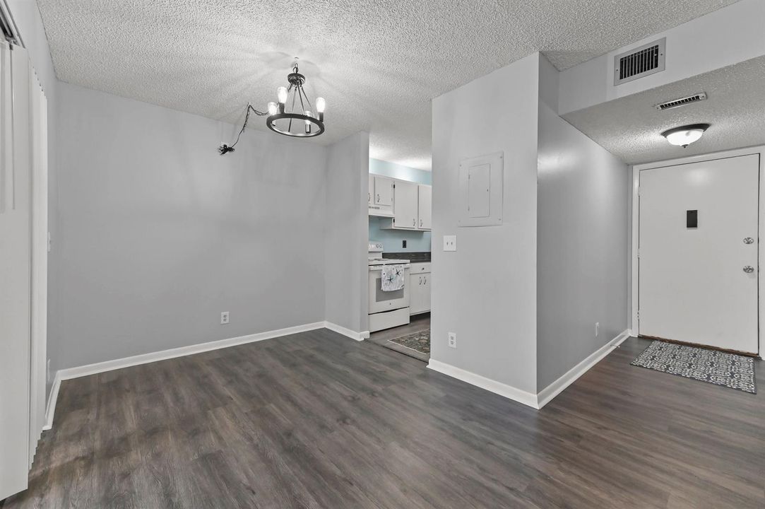 06 Dining Room 01