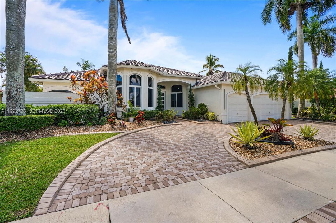 For Rent: $12,500 (5 beds, 3 baths, 3174 Square Feet)