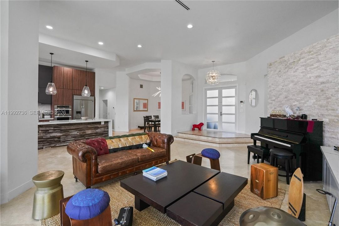 For Rent: $12,500 (5 beds, 3 baths, 3174 Square Feet)