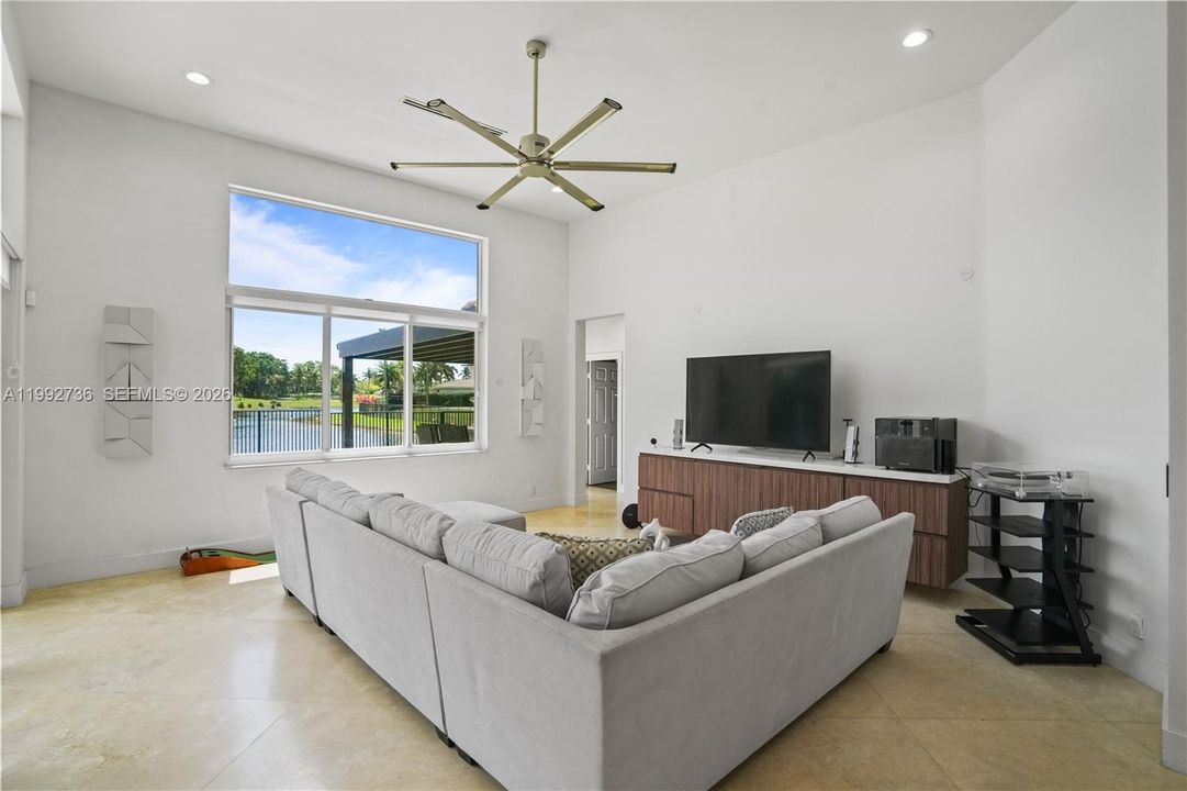 For Rent: $12,500 (5 beds, 3 baths, 3174 Square Feet)