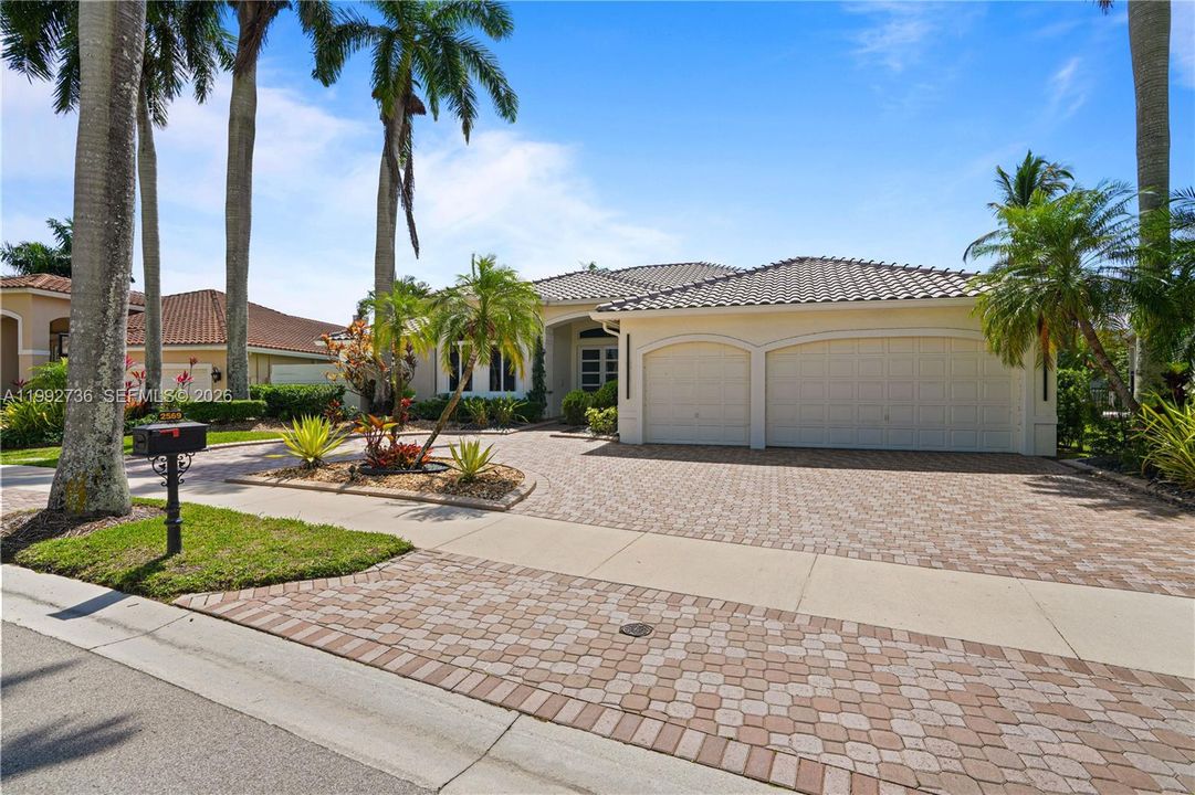 For Rent: $12,500 (5 beds, 3 baths, 3174 Square Feet)