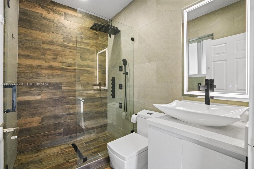 For Rent: $12,500 (5 beds, 3 baths, 3174 Square Feet)