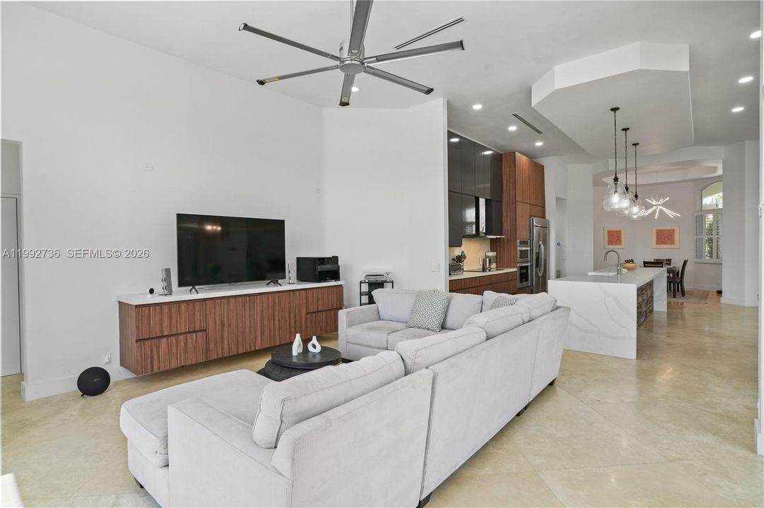 For Rent: $12,500 (5 beds, 3 baths, 3174 Square Feet)