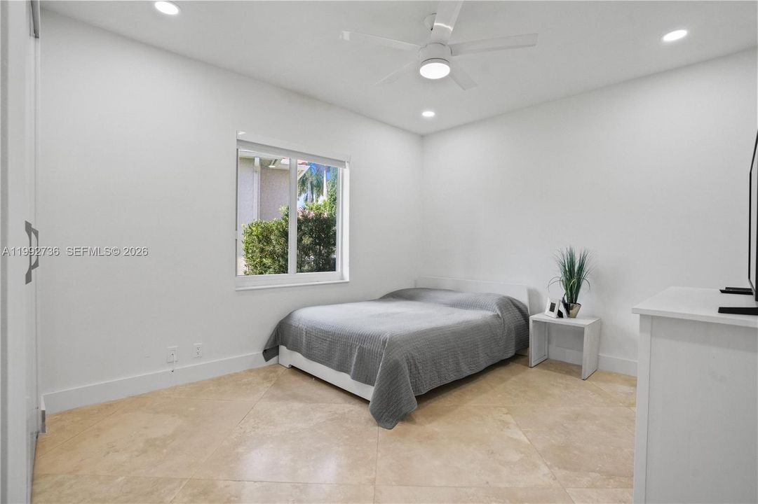 For Rent: $12,500 (5 beds, 3 baths, 3174 Square Feet)