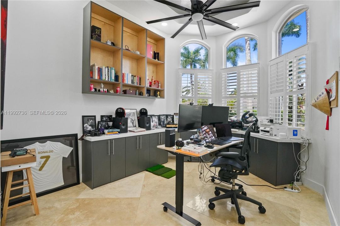 For Rent: $12,500 (5 beds, 3 baths, 3174 Square Feet)