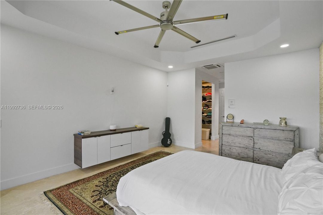 For Rent: $12,500 (5 beds, 3 baths, 3174 Square Feet)