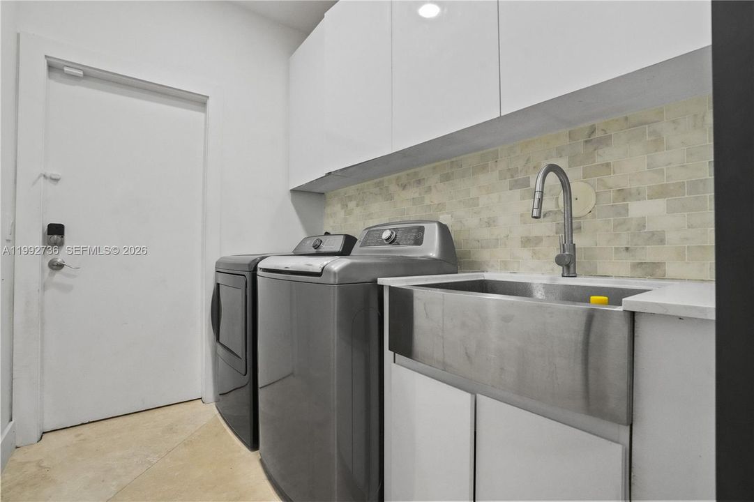 For Rent: $12,500 (5 beds, 3 baths, 3174 Square Feet)