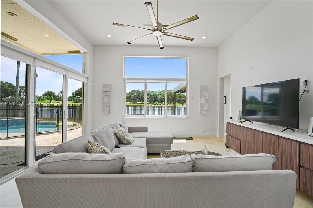 For Rent: $12,500 (5 beds, 3 baths, 3174 Square Feet)
