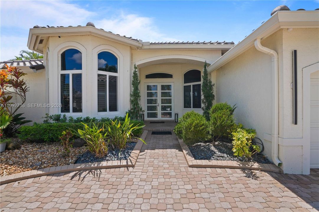 For Rent: $12,500 (5 beds, 3 baths, 3174 Square Feet)