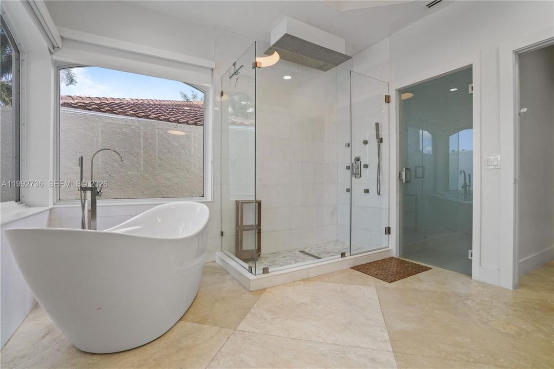 For Rent: $12,500 (5 beds, 3 baths, 3174 Square Feet)