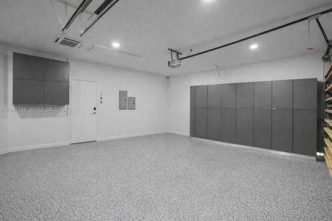 For Rent: $12,500 (5 beds, 3 baths, 3174 Square Feet)