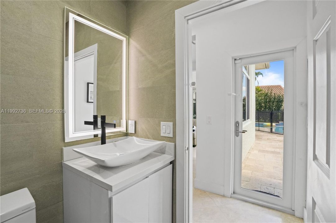 For Rent: $12,500 (5 beds, 3 baths, 3174 Square Feet)