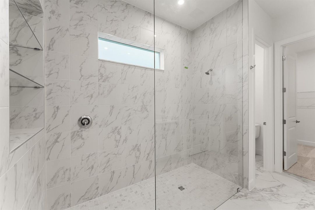 US_SEF_CANOPY_LOT 54_OWNERS BATH 3
