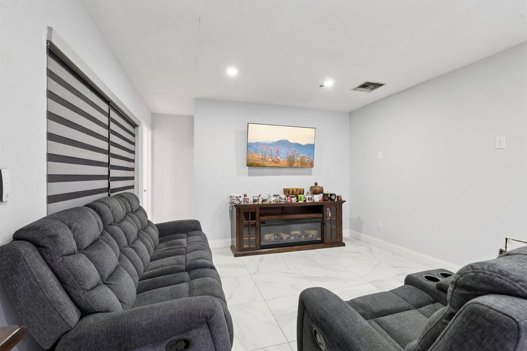 9-web-or-mls-SW 156th Ave-S0904-009