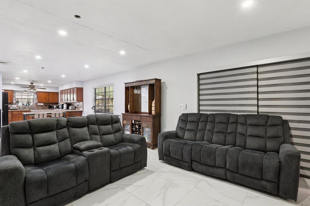 11-web-or-mls-SW 156th Ave-S0904-011