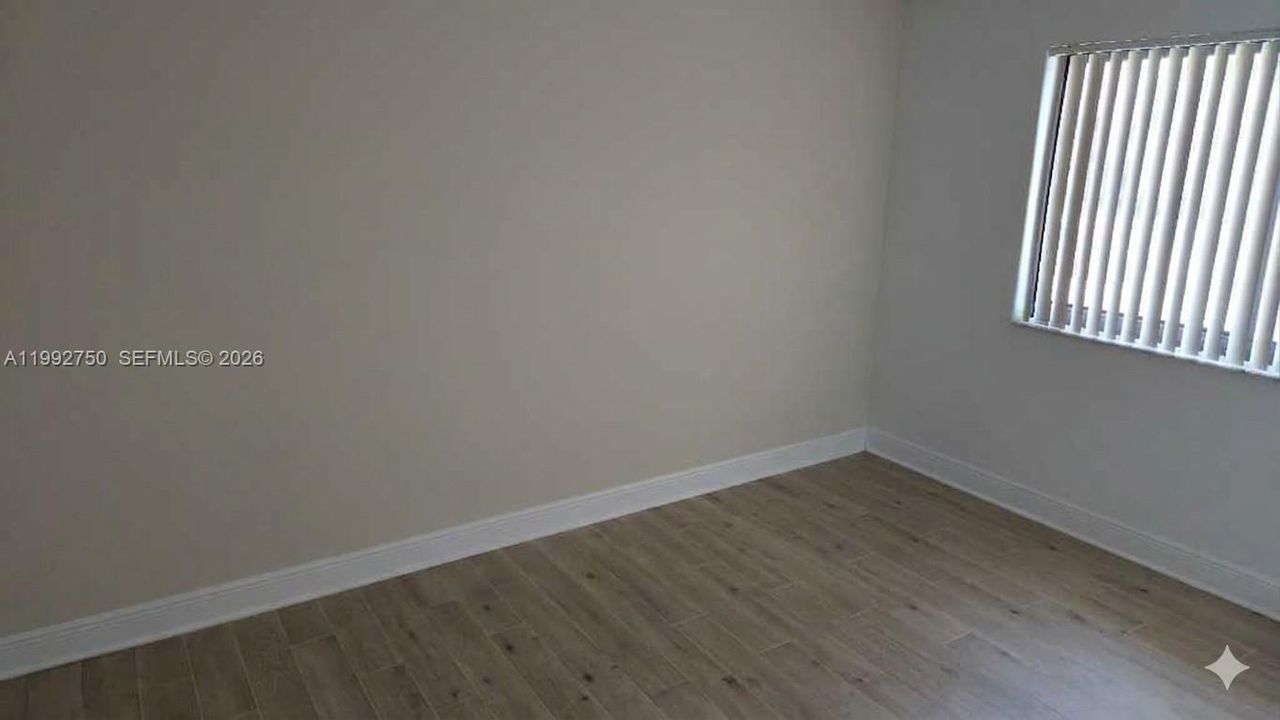 В аренду: $2,400 (2 спален, 2 ванн, 1231 Квадратных фут)