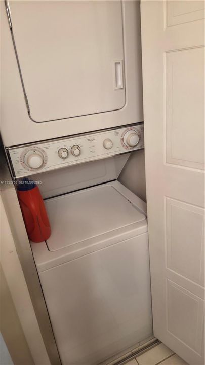 В аренду: $2,400 (2 спален, 2 ванн, 1231 Квадратных фут)