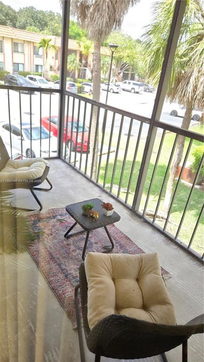 В аренду: $2,400 (2 спален, 2 ванн, 1231 Квадратных фут)