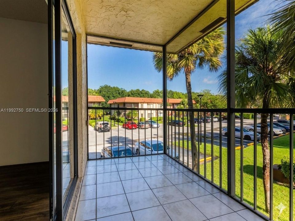 В аренду: $2,400 (2 спален, 2 ванн, 1231 Квадратных фут)