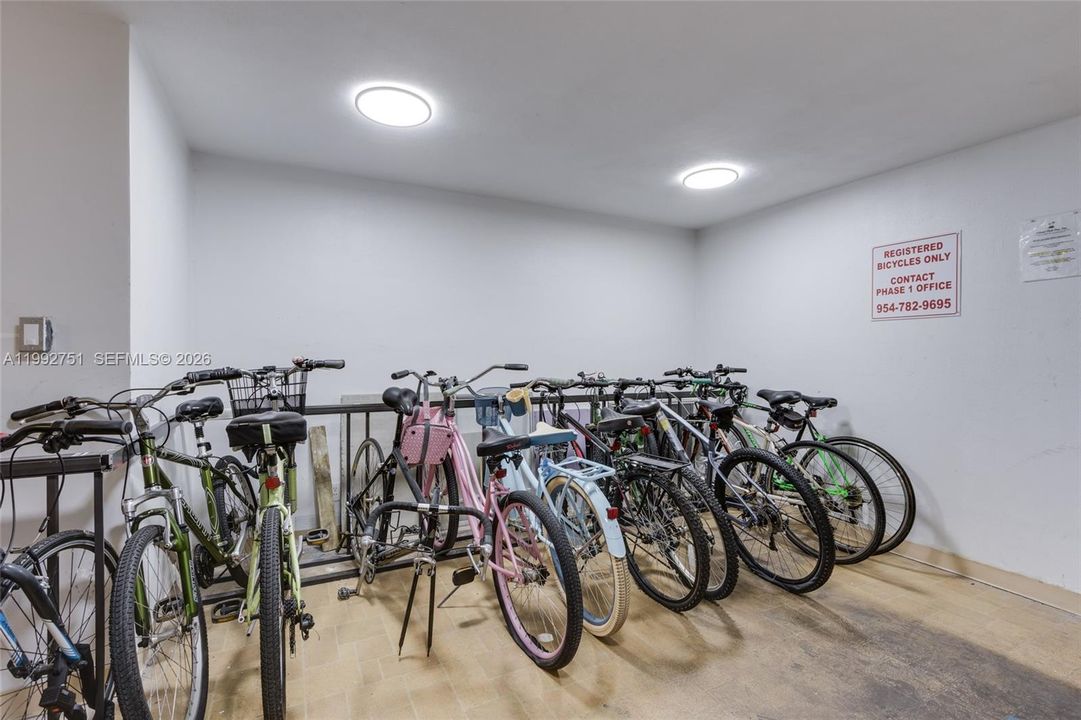 На продажу: $195,000 (2 спален, 2 ванн, 1035 Квадратных фут)