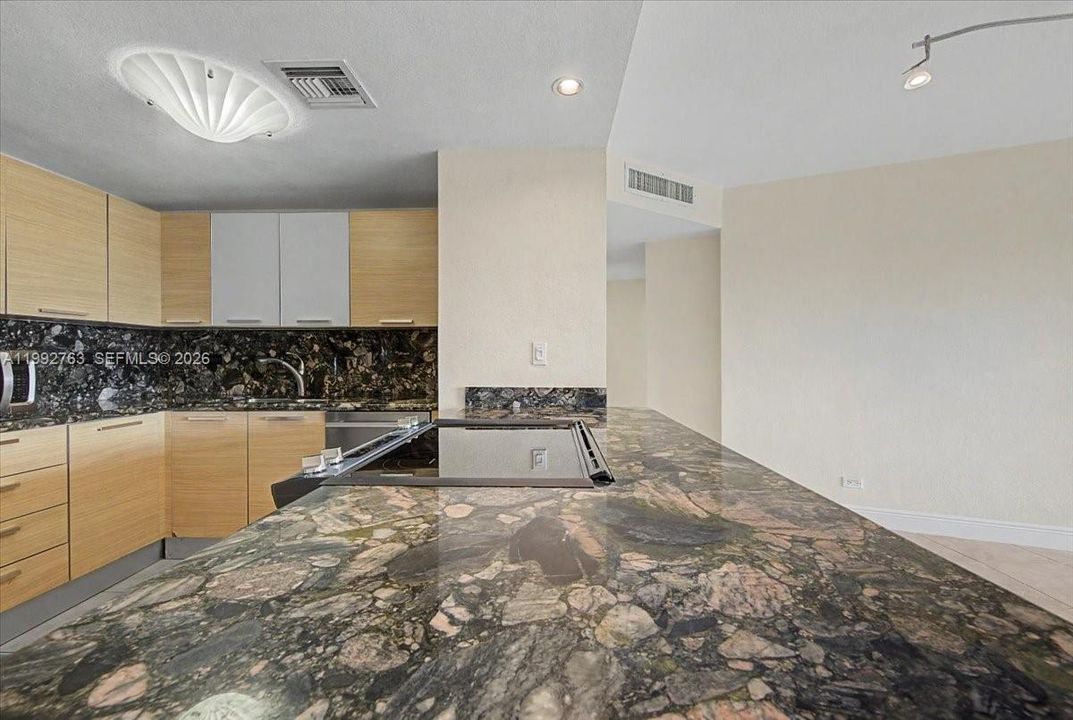 En Venta: $485,000 (1 camas, 1 baños, 1001 Pies cuadrados)