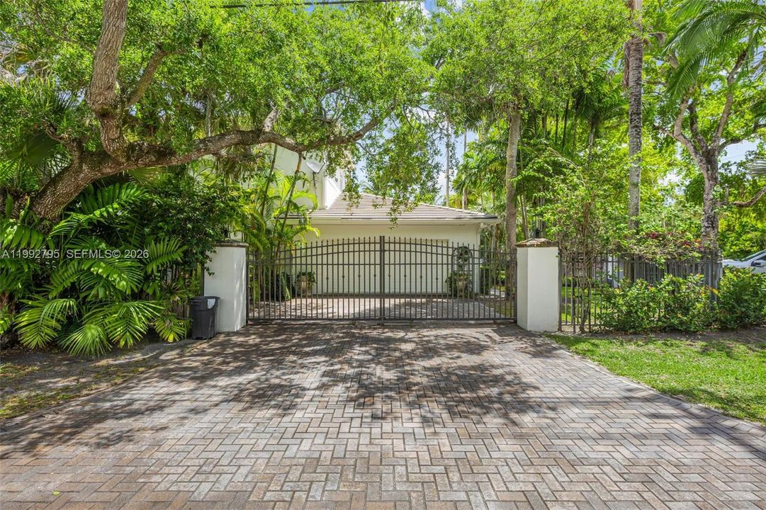 Под контрактом: $19,500 (4 спален, 4 ванн, 3914 Квадратных фут)