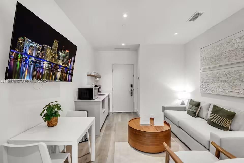 На продажу: $485,000 (0 спален, 1 ванн, 405 Квадратных фут)