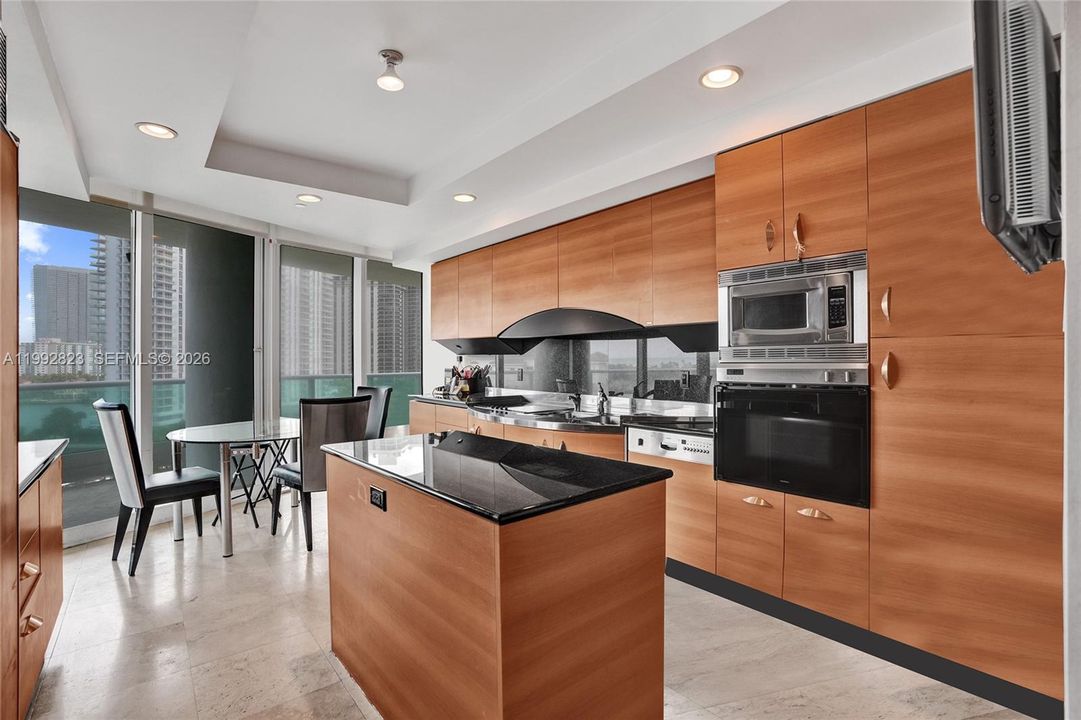 В аренду: $17,000 (3 спален, 4 ванн, 2890 Квадратных фут)