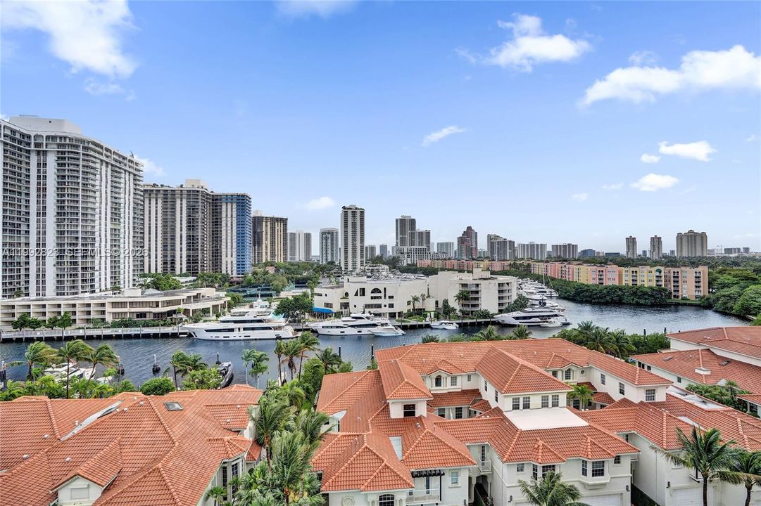 В аренду: $17,000 (3 спален, 4 ванн, 2890 Квадратных фут)