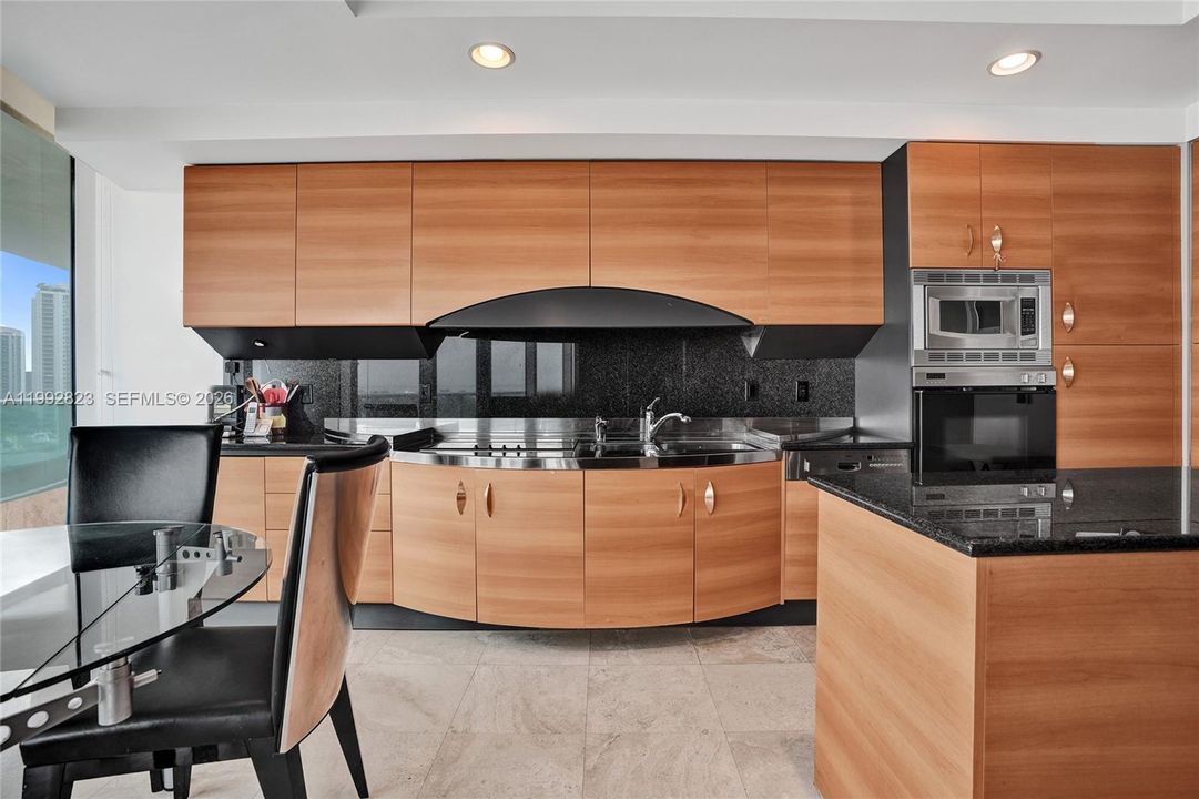 В аренду: $17,000 (3 спален, 4 ванн, 2890 Квадратных фут)