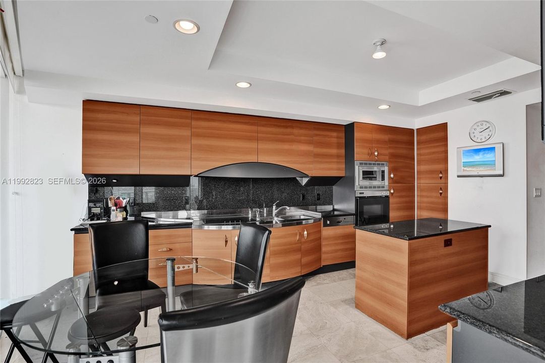В аренду: $17,000 (3 спален, 4 ванн, 2890 Квадратных фут)
