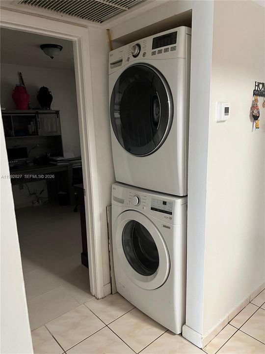 En Venta: $243,000 (2 camas, 2 baños, 770 Pies cuadrados)