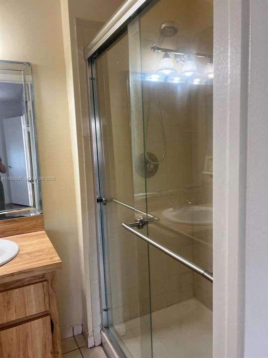 En Venta: $243,000 (2 camas, 2 baños, 770 Pies cuadrados)