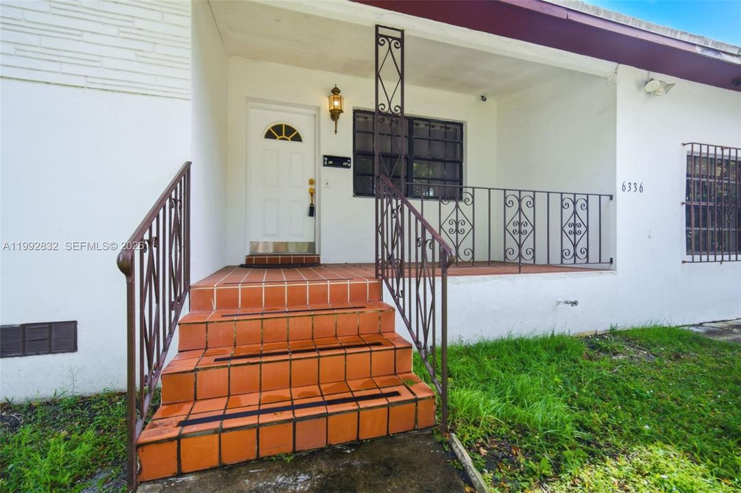 For Sale: $750,000 (2 beds, 1 baths, 1326 Square Feet)