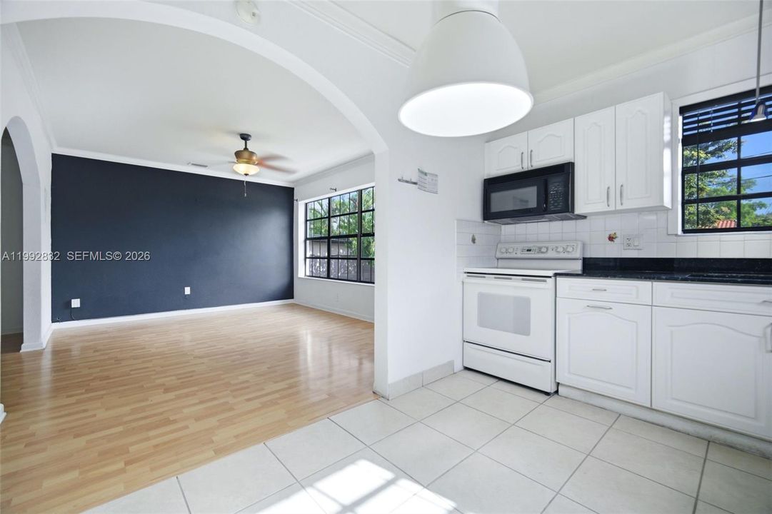 For Sale: $750,000 (2 beds, 1 baths, 1326 Square Feet)