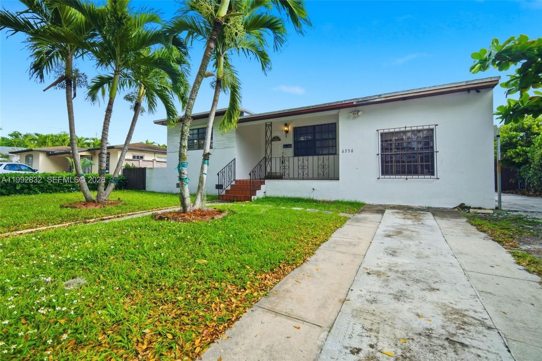 For Sale: $750,000 (2 beds, 1 baths, 1326 Square Feet)