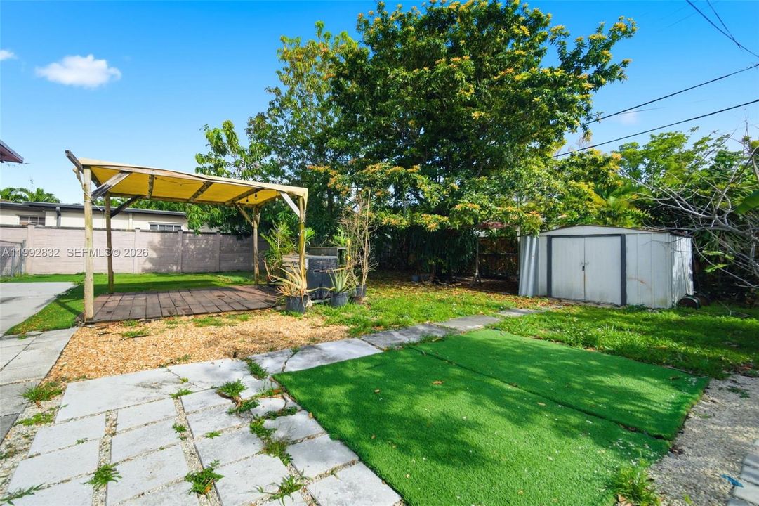 For Sale: $750,000 (2 beds, 1 baths, 1326 Square Feet)