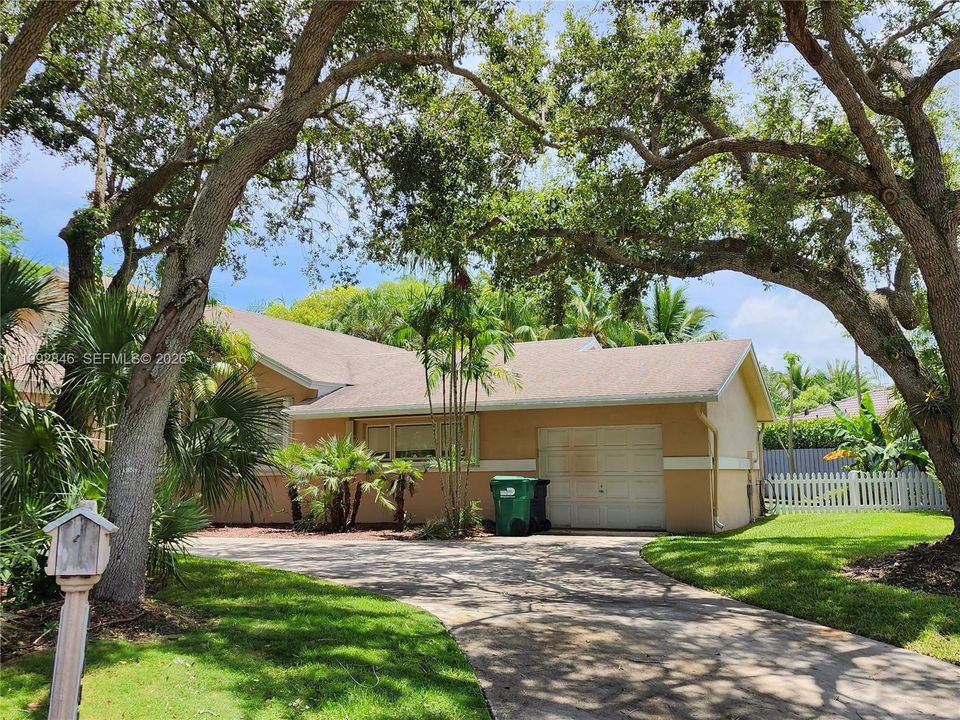 En Venta: $875,000 (4 camas, 2 baños, 2609 Pies cuadrados)