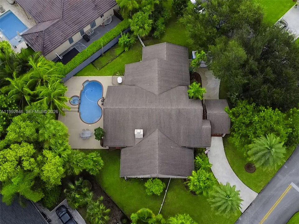 En Venta: $875,000 (4 camas, 2 baños, 2609 Pies cuadrados)