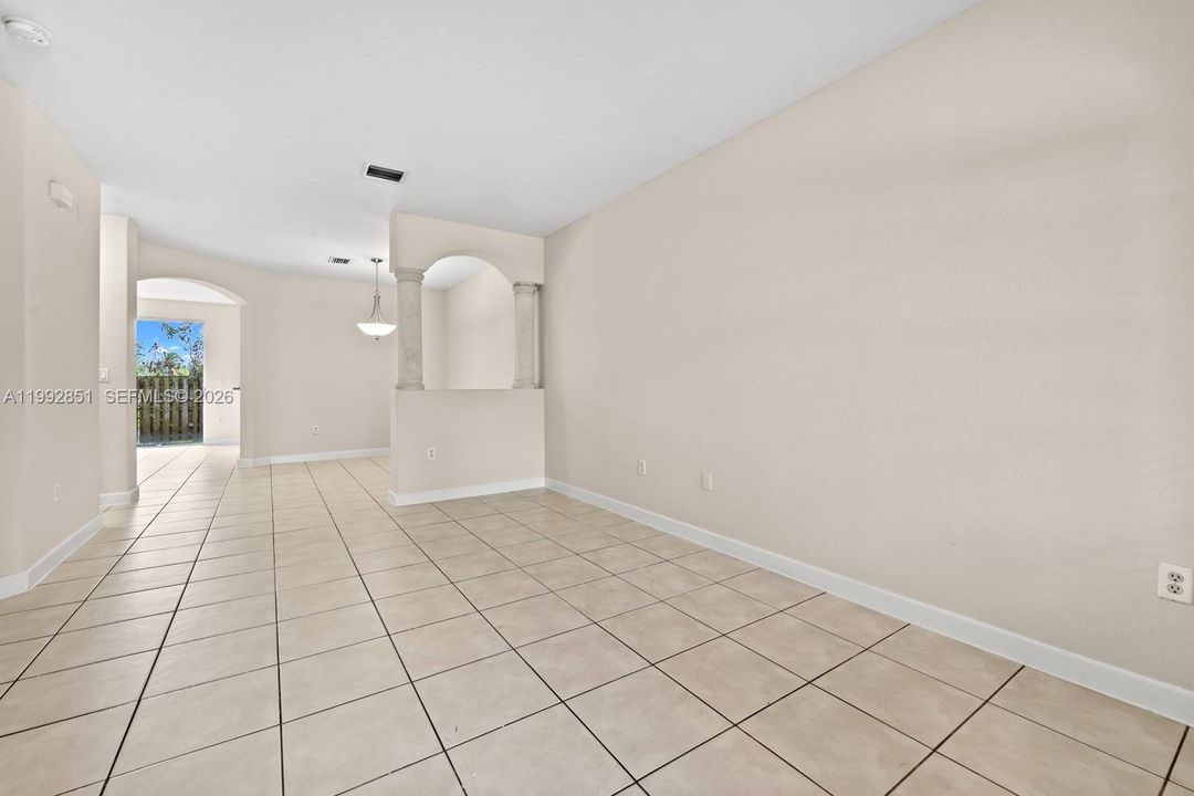 For Sale: $344,999 (4 beds, 2 baths, 1852 Square Feet)