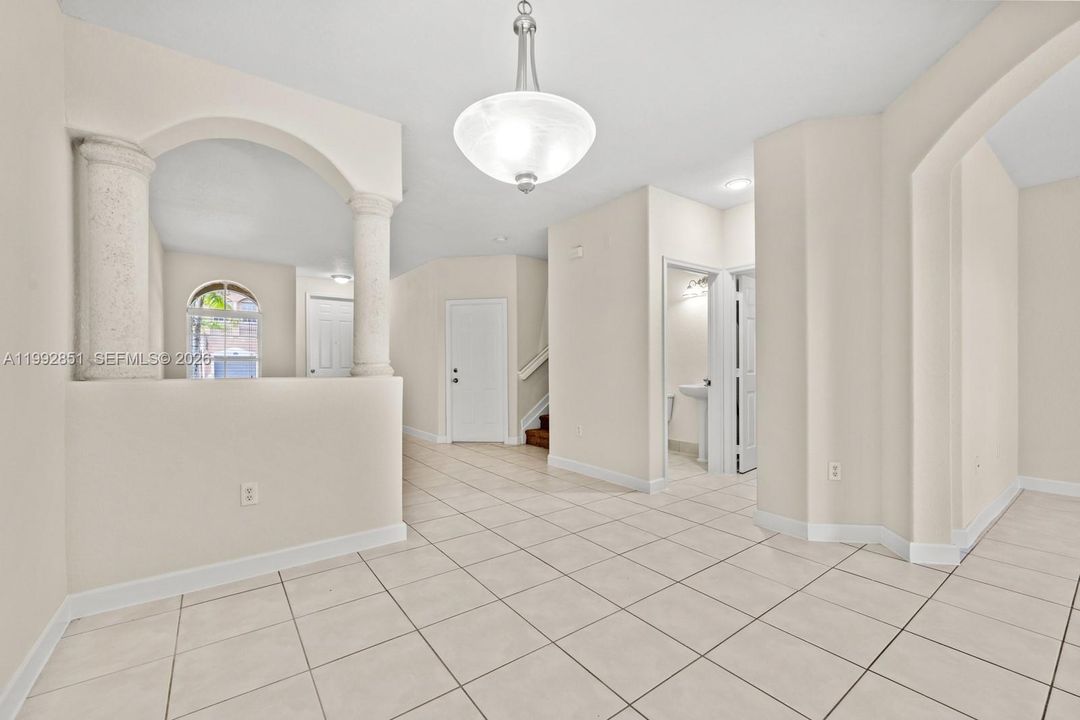For Sale: $344,999 (4 beds, 2 baths, 1852 Square Feet)