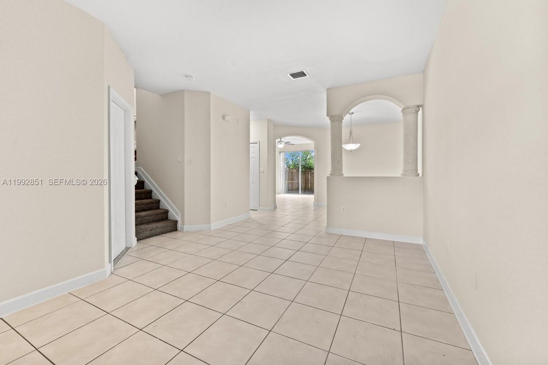 For Sale: $344,999 (4 beds, 2 baths, 1852 Square Feet)