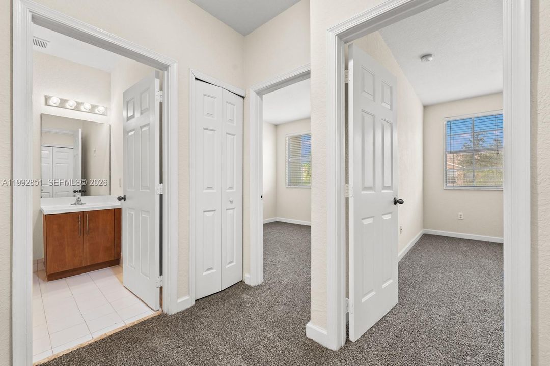 For Sale: $344,999 (4 beds, 2 baths, 1852 Square Feet)