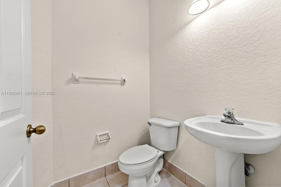 For Sale: $344,999 (4 beds, 2 baths, 1852 Square Feet)