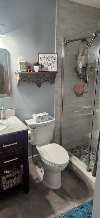 En Venta: $690,000 (5 camas, 3 baños, 1896 Pies cuadrados)